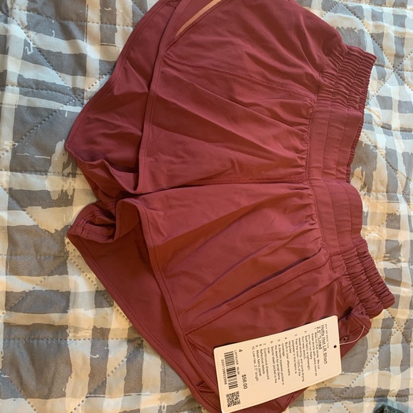 Lululemon Hotty hot short 2.5" - Picture 2 of 2